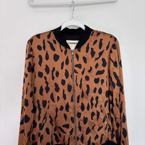 New! L’AGENCE Ollie Cheetah‎ Silk Bomber Jacket Leopard Camel/Black Size Large - Picture 8 of 16